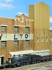 Colour picture: Click here to see a larger image (60kB) of this warehouse at Read station on the HO layout