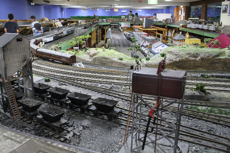 o gauge model train track