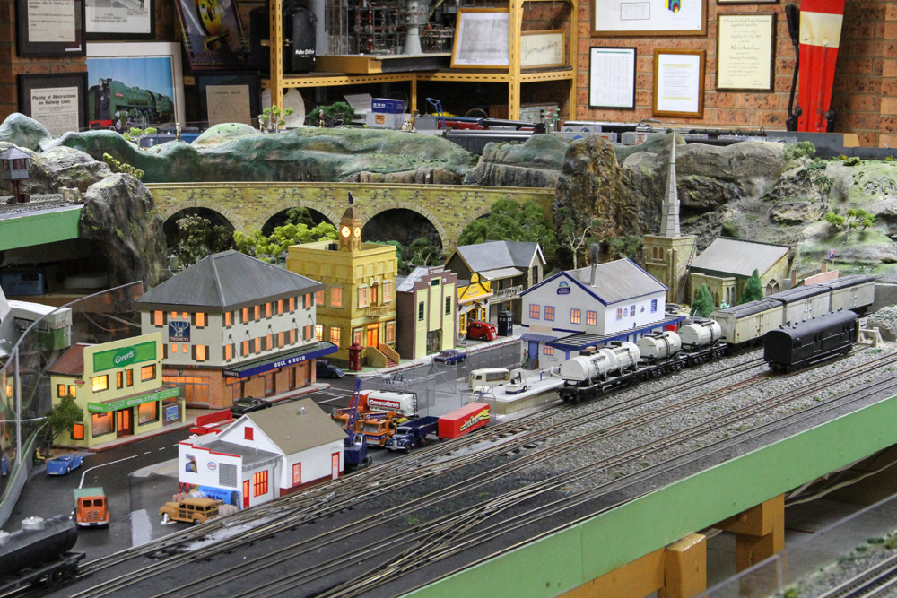 A branchline town called Davies* at a lower level - accessed by a long tunnel, and a viaduct modelled on Stonequarry viaduct at Picton, NSW.